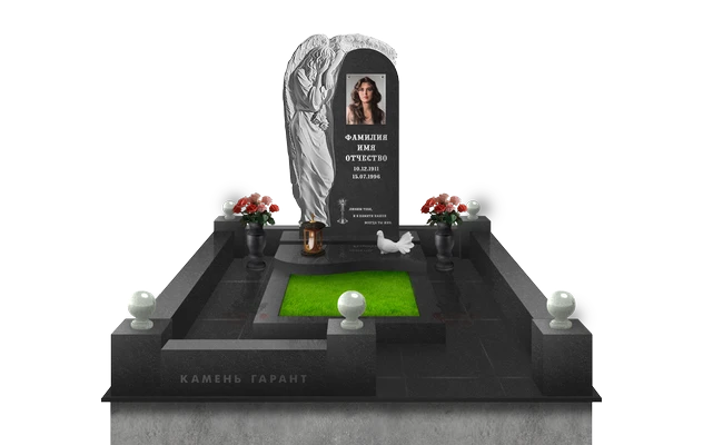 Мемориальный комплекс с полуплитой, плиткой и оградой